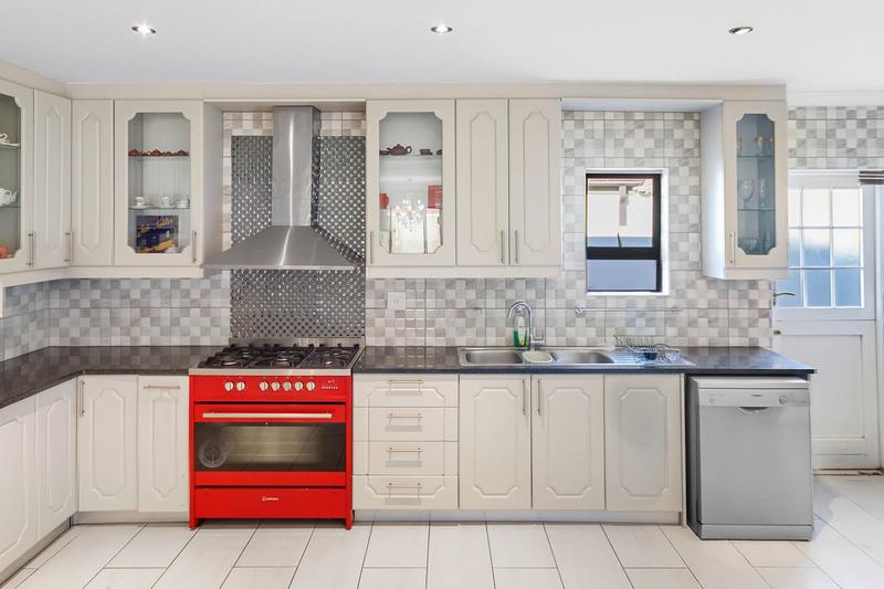 To Let 4 Bedroom Property for Rent in Gordons Bay Central Western Cape